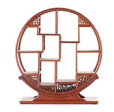 Lot 533 - A LATE 19TH CENTURY CHINESE TABLE TOP COLLECTOR'S STAND
