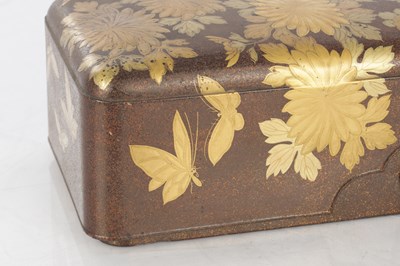 Lot 590 - A JAPANESE MEIJI PERIOD LIDDED RAISED LACQUERWORK BOX