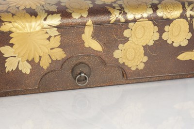 Lot 590 - A JAPANESE MEIJI PERIOD LIDDED RAISED LACQUERWORK BOX