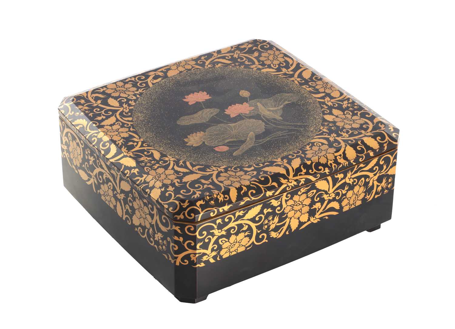 Lot 440 - A JAPANESE MEIJI PERIOD LACQUERWORK LIDDED BOX