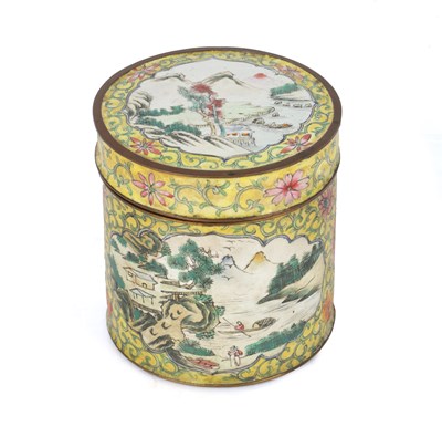 Lot 393 - A LATE 19TH CENTURY CHINESE EXPORT PAINTED ENAMEL CYLINDRICAL LIDDED BOX