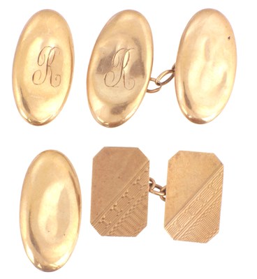 Lot 179 - A COLLECTION OF 9CT GOLD CUFFLINKS AND AN 18CT SIGNET RING
