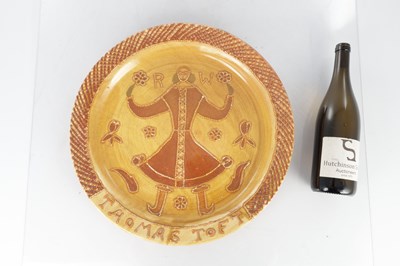 Lot 38 - A 17TH CENTURY STYLE STAFFORDSHIRE SLIP GLAZED TOFTWARE CHARGER