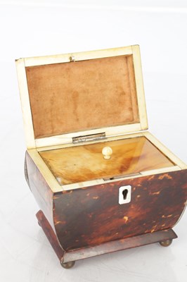 Lot 986 - A 19TH CENTURY TORTOISESHELL TEA CADDY OF SMALL SIZE