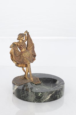 Lot 970 - FRANZ BERGMANN, A 19TH CENTURY AUSTRIAN COLD-PAINTED EROTIC FIGURAL BRONZE AND ANTICO VERDE MARBLE PIN TRAY