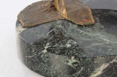 Lot 970 - FRANZ BERGMANN, A 19TH CENTURY AUSTRIAN COLD-PAINTED EROTIC FIGURAL BRONZE AND ANTICO VERDE MARBLE PIN TRAY