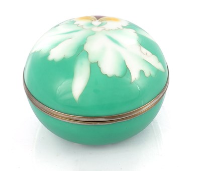 Lot 392 - A JAPANESE MEIJI PERIOD ENAMEL CIRCULAR BOX BY ANDO JUBEI