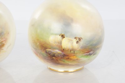 Lot 45 - A FINE PAIR OF EARLY 20TH CENTURY ROYAL WORCESTER PORCELAIN CABINET VASES BY HARRY DAVIS