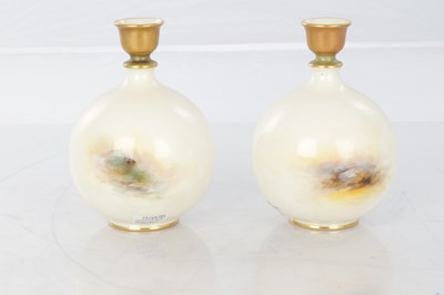 Lot 45 - A FINE PAIR OF EARLY 20TH CENTURY ROYAL WORCESTER PORCELAIN CABINET VASES BY HARRY DAVIS