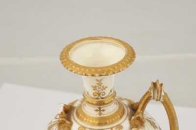 Lot 55 - A FINE EARLY 20TH CENTURY ROYAL CROWN DERBY PORCELAIN CABINET VASE BY ALBERT GREGORY