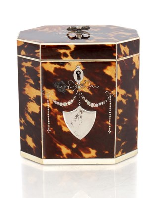 Lot 972 - A GOOD GEORGE III TORTOISESHELL, IVORY AND MOTHER OF PEARL INLAID OCTAGONAL SHAPED TEA CADDY