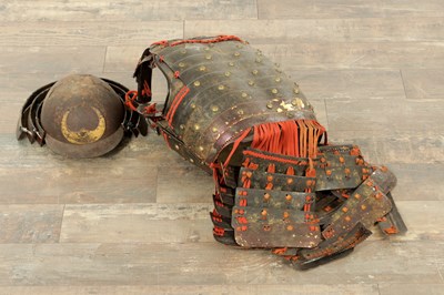 Lot 550 - A 19TH CENTURY JAPANESE SAMURAI HELMET AND BREASTPLATE