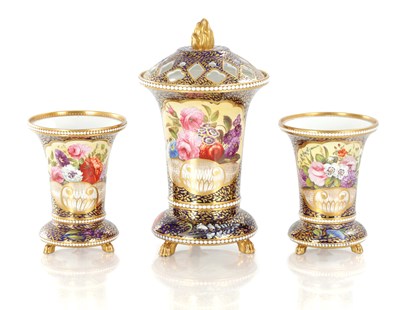 Lot 81 - A GOOD EARLY 19TH CENTURY SPODE THREE PIECE GARNITURE SET OF LARGE SIZE