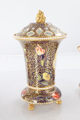 Lot 81 - A GOOD EARLY 19TH CENTURY SPODE THREE PIECE GARNITURE SET OF LARGE SIZE