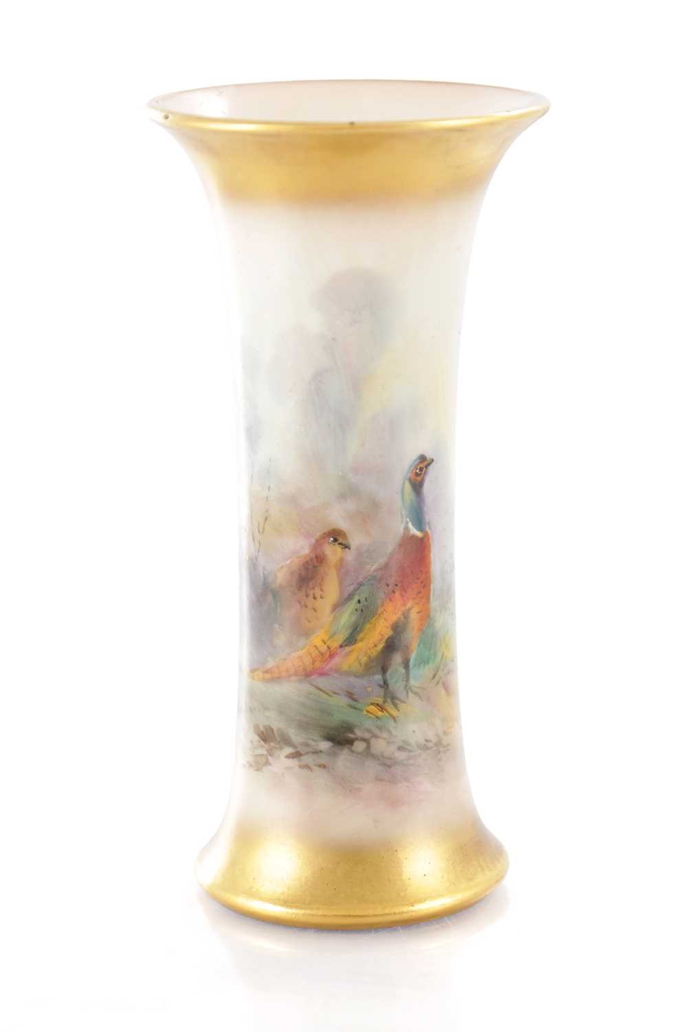 Lot 85 - AN EARLY 20TH CENTURY JAMES STINTON ROYAL WORCESTER CABINET SPILL VASE OF SMALL SIZE