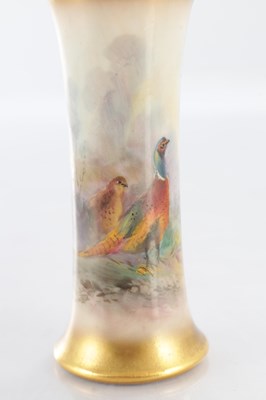 Lot 85 - AN EARLY 20TH CENTURY JAMES STINTON ROYAL WORCESTER CABINET SPILL VASE OF SMALL SIZE