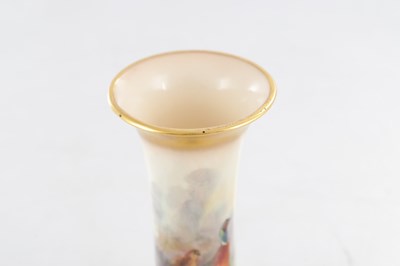 Lot 85 - AN EARLY 20TH CENTURY JAMES STINTON ROYAL WORCESTER CABINET SPILL VASE OF SMALL SIZE