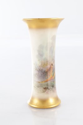 Lot 85 - AN EARLY 20TH CENTURY JAMES STINTON ROYAL WORCESTER CABINET SPILL VASE OF SMALL SIZE