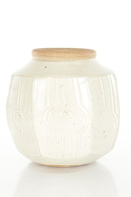 Lot 49 - A DAVID LLOYD-JONES (1928 - 1994). STONEWARE GLAZED ART POTTERY FACETED VASE