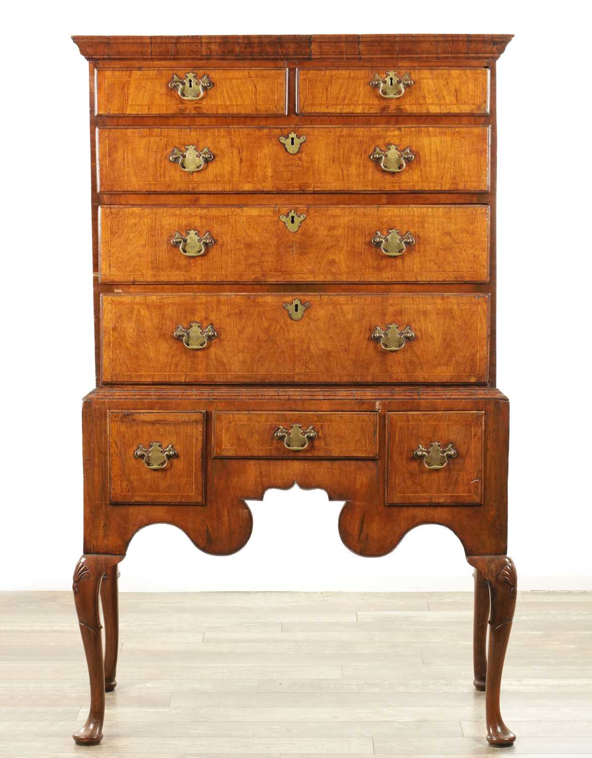 Lot 1307 - A QUEEN ANNE FIGURED WALNUT CHEST OF STAND