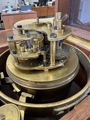 Lot 1060 - S. SMITH & SON. TRAFALGAR SQUARE, LONDON. AN EARLY 20TH CENTURY EIGHT DAY MARINE CHRONOMETER