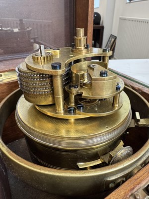 Lot 1060 - S. SMITH & SON. TRAFALGAR SQUARE, LONDON. AN EARLY 20TH CENTURY EIGHT DAY MARINE CHRONOMETER
