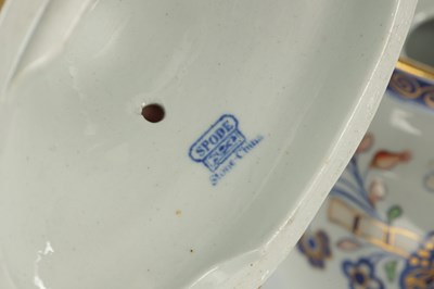 Lot 30 - A 19TH CENTURY SPODE BONE CHINA TEAPOT