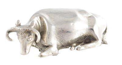 Lot 239 - A WILLIAM IV SILVER COW SNUFF BOX