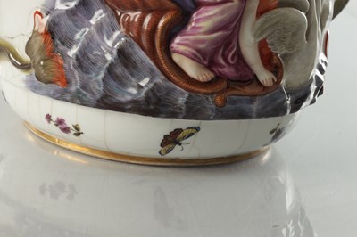 Lot 36 - A 19TH CENTURY CAPODIMONTE PORCELAIN JARDINIERE