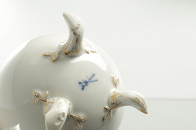 Lot 74 - AN EARLY 20TH CENTURY MEISSEN PORCELAIN TETE A TETE SET