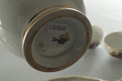 Lot 74 - AN EARLY 20TH CENTURY MEISSEN PORCELAIN TETE A TETE SET