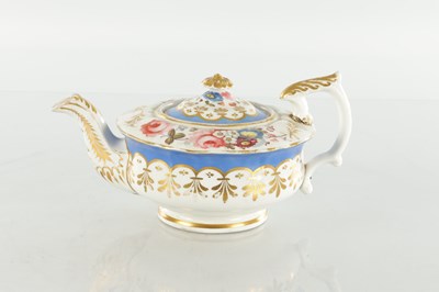 Lot 47 - A 19TH CENTURY ENGLISH RIDGWAY TYPE PORCELAIN TEAPOT