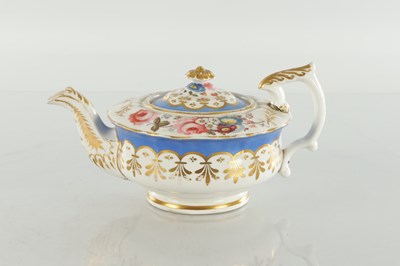 Lot 47 - A 19TH CENTURY ENGLISH RIDGWAY TYPE PORCELAIN TEAPOT
