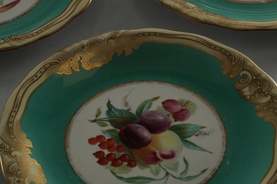 Lot 66 - A 19TH CENTURY ENGLISH PORCELAIN DESSERT SERVICE