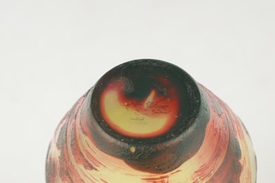 Lot 17 - AN EARLY 20TH CENTURY DEVEZ CAMEO GLASS VASE