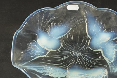 Lot 6 - A 20TH CENTURY FRENCH OPALESCENT GLASS DISH