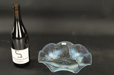 Lot 6 - A 20TH CENTURY FRENCH OPALESCENT GLASS DISH