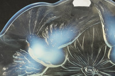 Lot 6 - A 20TH CENTURY FRENCH OPALESCENT GLASS DISH