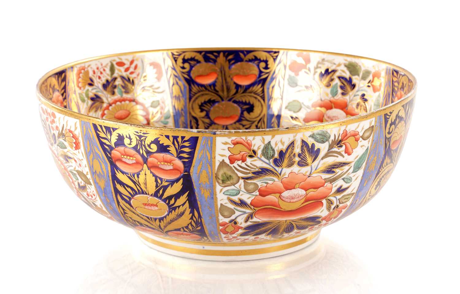 Lot 63 - AN EARLY 19TH CENTURY DERBY PORCELAIN IMARI-STYLE CIRCULAR BOWL