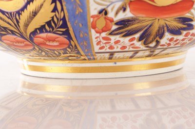 Lot 63 - AN EARLY 19TH CENTURY DERBY PORCELAIN IMARI-STYLE CIRCULAR BOWL