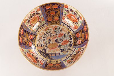 Lot 63 - AN EARLY 19TH CENTURY DERBY PORCELAIN IMARI-STYLE CIRCULAR BOWL