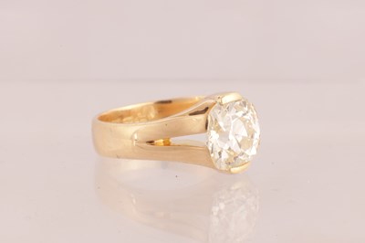 Lot 180 - A VICTORIAN 18CT GOLD 4.38CT SINGLE STONE DIAMOND RING