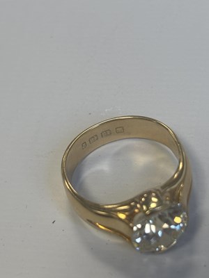 Lot 180 - A VICTORIAN 18CT GOLD 4.38CT SINGLE STONE DIAMOND RING