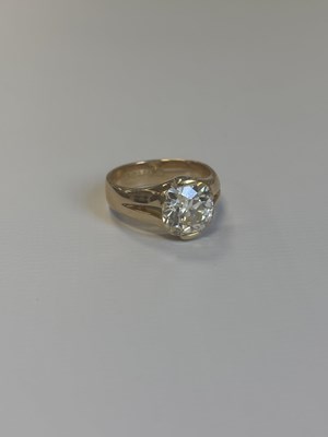 Lot 180 - A VICTORIAN 18CT GOLD 4.38CT SINGLE STONE DIAMOND RING