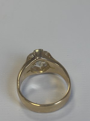 Lot 180 - A VICTORIAN 18CT GOLD 4.38CT SINGLE STONE DIAMOND RING