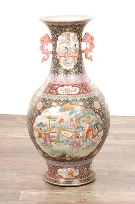 Lot 97 - AN IMPRESSIVE LARGE CHINESE FAMILLE ROSE HALL VASE
