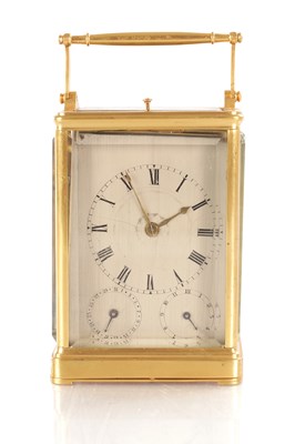 Lot 1407 - BERROLLA, A PARIS. A MID 19TH CENTURY GILT BRASS QUARTER STRIKING CARRIAGE CLOCK WITH CALENDAR