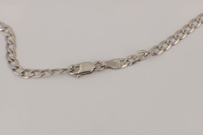 Lot 166 - AN 18CT WHITE GOLD AND DIAMOND SET CROSS PENDANT ON 9CT WHITE GOLD CHAIN