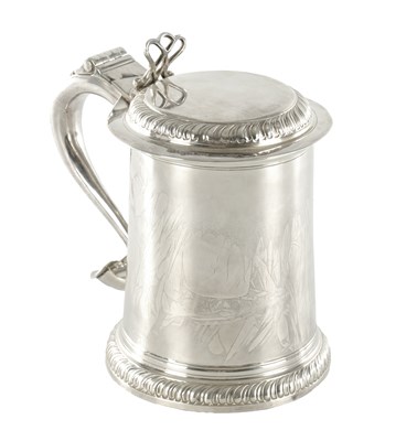 Lot 462 - A GEORGE III SILVER TANKARD