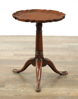 Lot 1317 - A GOOD 18TH CENTURY WALNUT WINE TABLE